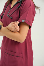 Deluxe Women Scrub – Maroon